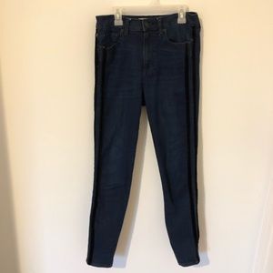 GAP high rise dark denim, tuxedo stripe, sz 27T